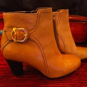 Clarks Leather Ankle Boots Cognac Gold Buckle Women size 7